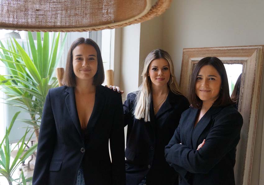 Tres dones integrans del grup